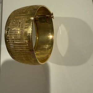 Elegant Gold Bangle Bracelet